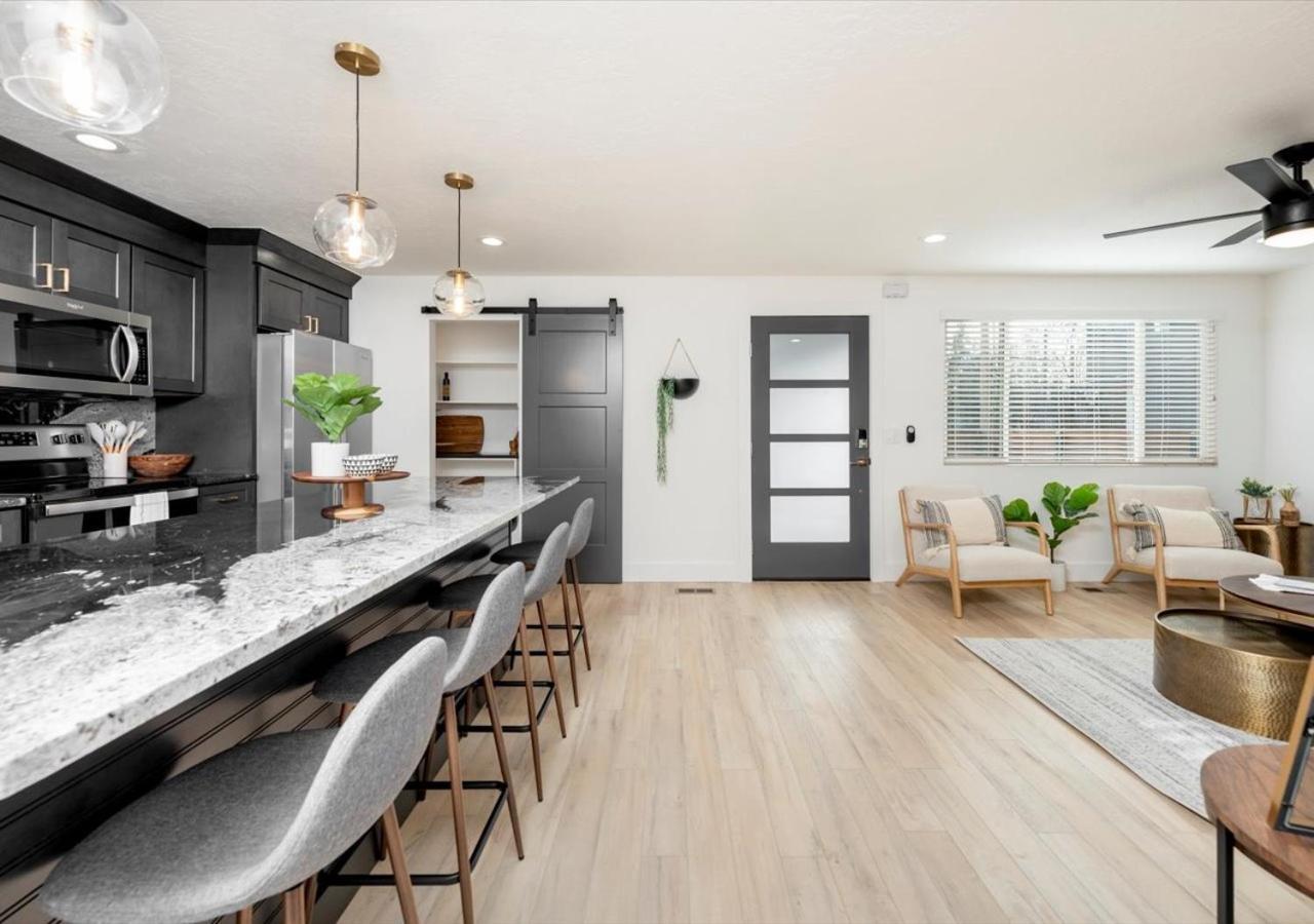 Mid Century Modern Boise-River Bungalow W/ Hot Tub Exterior photo